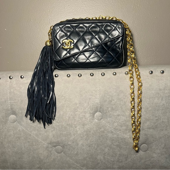 CHANEL CC Lambskin Leather Camera Crossbody 1992 Bag (Authentic Pre-Owned) Navy - Picture 3 of 16